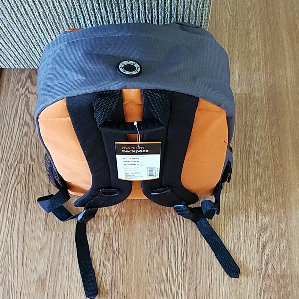 NEW backpack. - Picture 5 of 8